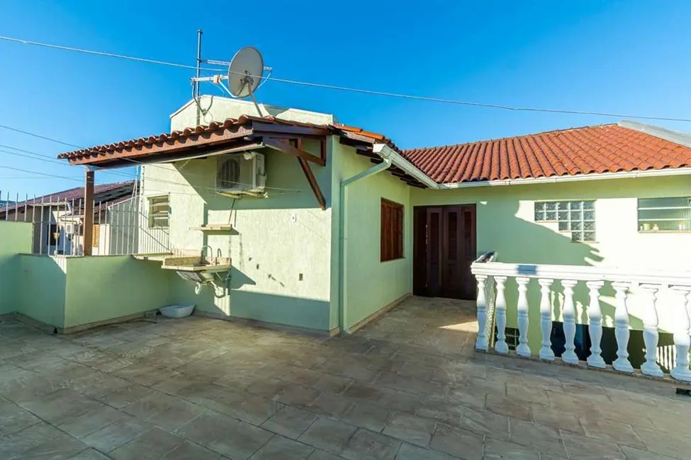 Casa com 4 quartos à venda, 226m2 em Igara, Canoas - RS - imagem 9 Foto 9 de Casa com 4 quartos à venda, 226m2 em Igara, Canoas - RS