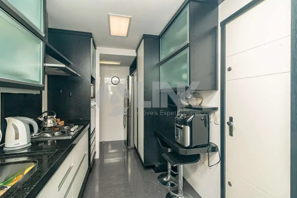 Apartamento com 3 quartos à venda, 113m2 em Petrópolis, Porto Alegre - RS - imagem 9 Foto 9 de Apartamento com 3 quartos à venda, 113m2 em Petrópolis, Porto Alegre - RS