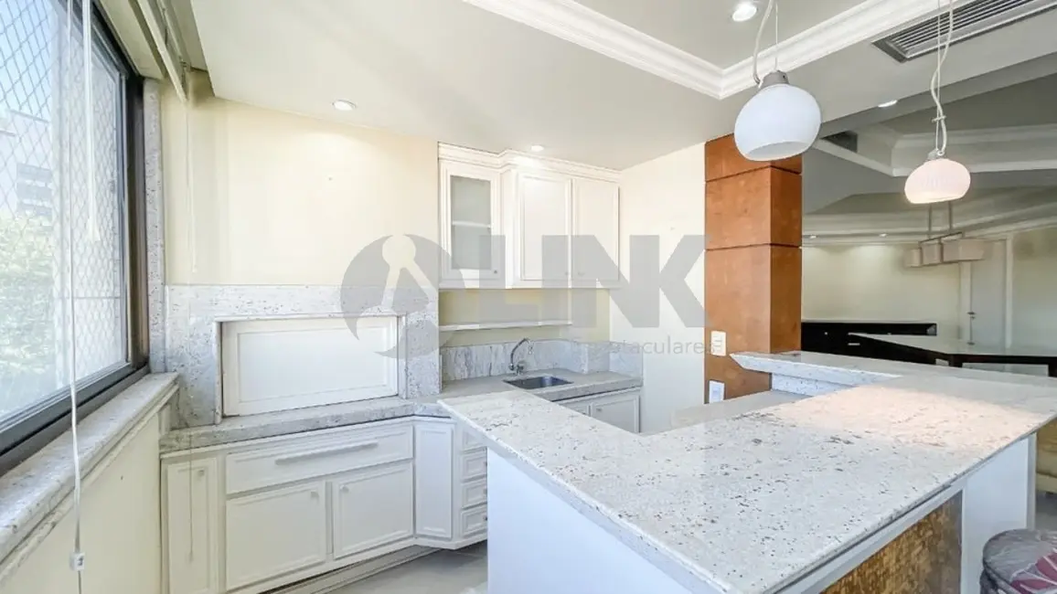 Apartamento com 3 quartos à venda, 159m2 em Bela Vista, Porto Alegre - RS - imagem 8 Foto 8 de Apartamento com 3 quartos à venda, 159m2 em Bela Vista, Porto Alegre - RS