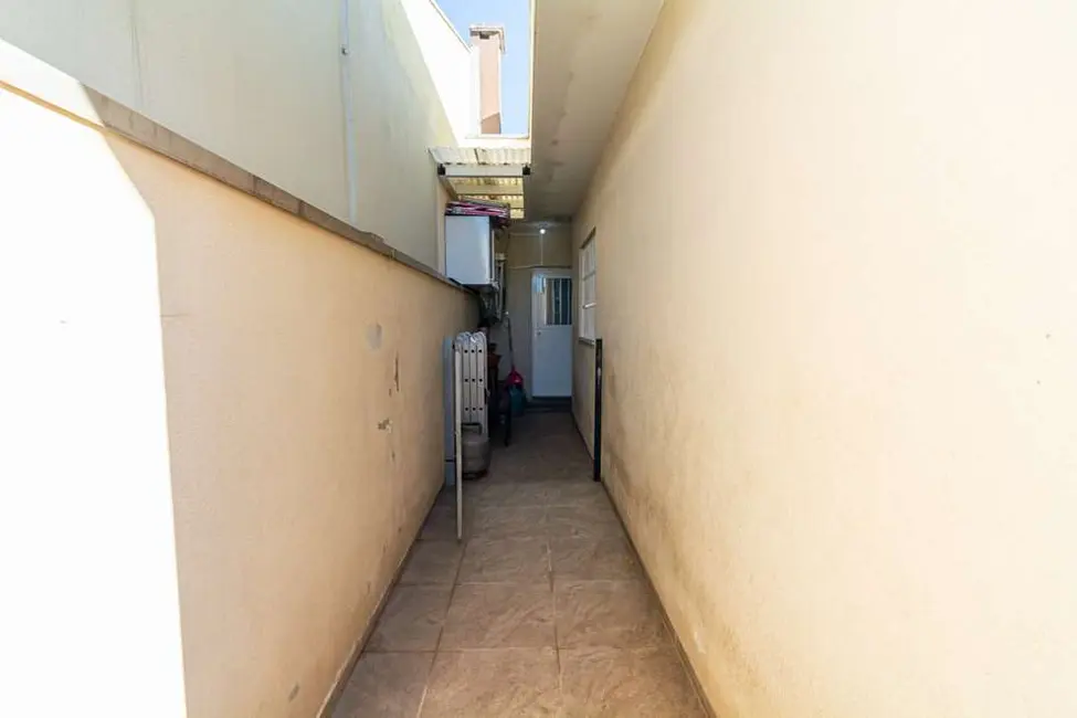 Casa com 2 quartos à venda, 52m2 em Igara, Canoas - RS - imagem 4 Foto 4 de Casa com 2 quartos à venda, 52m2 em Igara, Canoas - RS