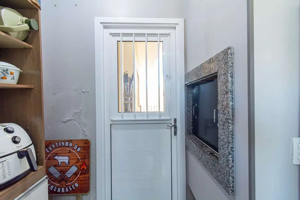 Casa com 2 quartos à venda, 52m2 em Igara, Canoas - RS - imagem 5 Foto 5 de Casa com 2 quartos à venda, 52m2 em Igara, Canoas - RS