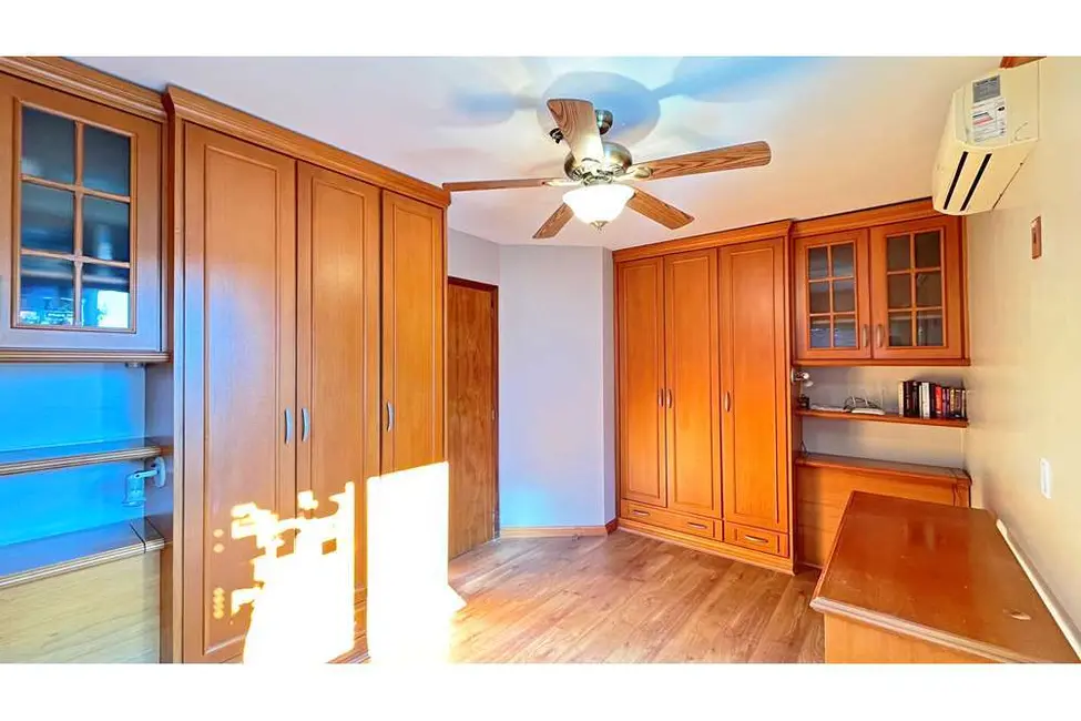 Foto 9 de Casa com 4 quartos à venda, 300m2 em Ipanema, Porto Alegre - RS