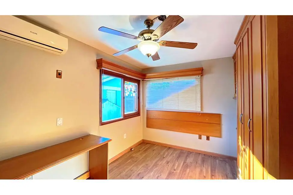 Foto 7 de Casa com 4 quartos à venda, 300m2 em Ipanema, Porto Alegre - RS