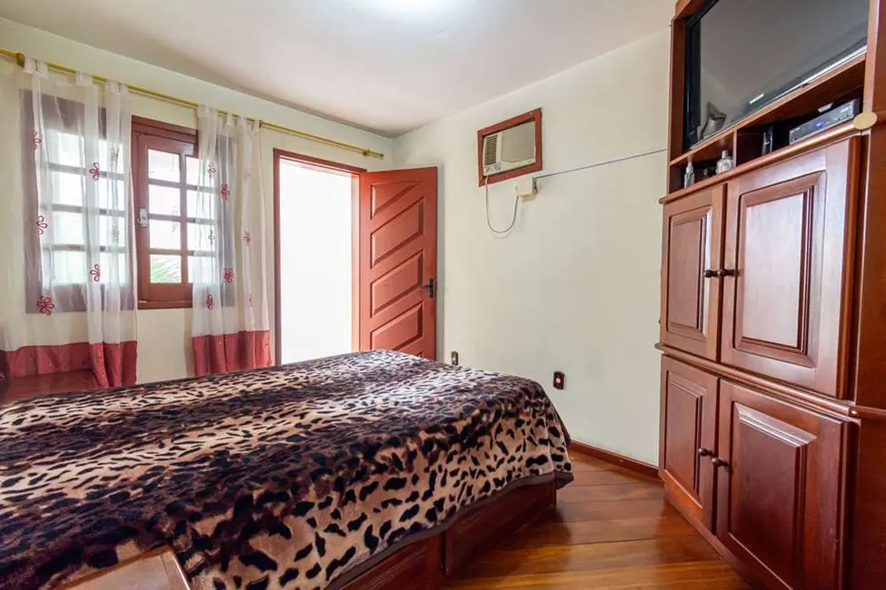 Casa com 4 quartos à venda, 203m2 em Nossa Senhora das Graças, Canoas - RS - imagem 6 Foto 6 de Casa com 4 quartos à venda, 203m2 em Nossa Senhora das Graças, Canoas - RS