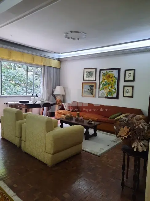 Apartamento com 3 quartos à venda, 220m2 em Moinhos de Vento, Porto Alegre - RS - imagem 1 Foto 1 de Apartamento com 3 quartos à venda, 220m2 em Moinhos de Vento, Porto Alegre - RS