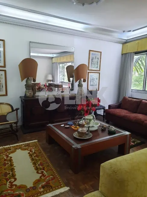 Apartamento com 3 quartos à venda, 220m2 em Moinhos de Vento, Porto Alegre - RS - imagem 3 Foto 3 de Apartamento com 3 quartos à venda, 220m2 em Moinhos de Vento, Porto Alegre - RS