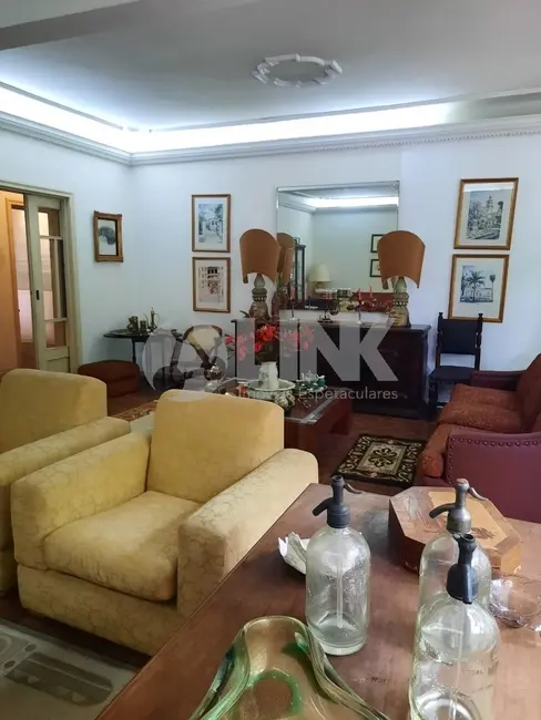 Apartamento com 3 quartos à venda, 220m2 em Moinhos de Vento, Porto Alegre - RS - imagem 4 Foto 4 de Apartamento com 3 quartos à venda, 220m2 em Moinhos de Vento, Porto Alegre - RS