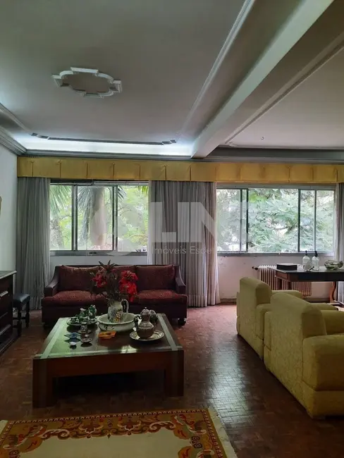 Apartamento com 3 quartos à venda, 220m2 em Moinhos de Vento, Porto Alegre - RS - imagem 2 Foto 2 de Apartamento com 3 quartos à venda, 220m2 em Moinhos de Vento, Porto Alegre - RS