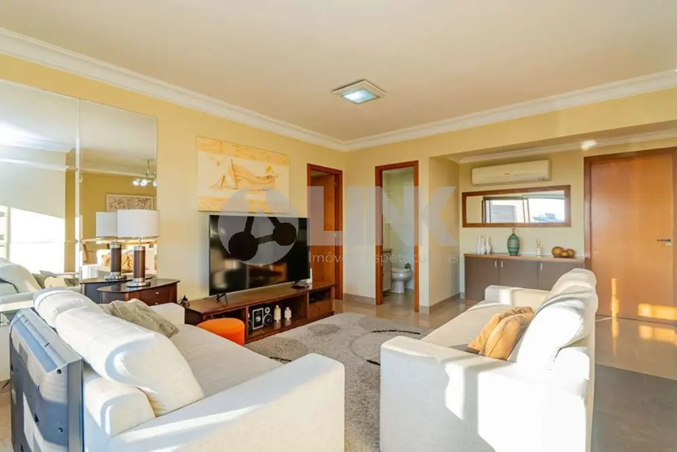 Apartamento com 3 quartos à venda, 103m2 em Menino Deus, Porto Alegre - RS - imagem 2 Foto 2 de Apartamento com 3 quartos à venda, 103m2 em Menino Deus, Porto Alegre - RS