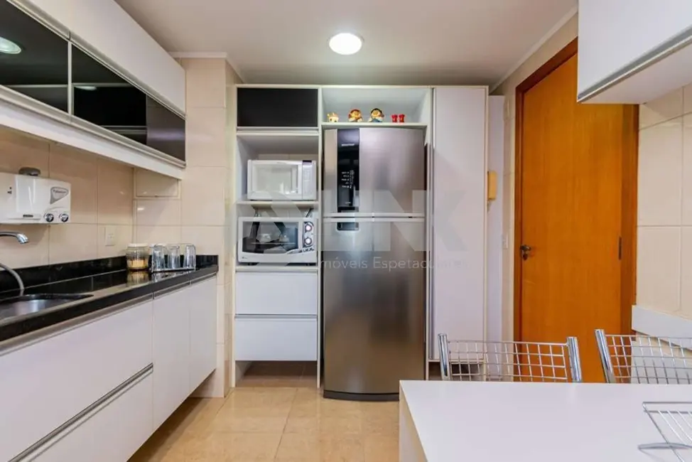 Apartamento com 3 quartos à venda, 103m2 em Menino Deus, Porto Alegre - RS - imagem 9 Foto 9 de Apartamento com 3 quartos à venda, 103m2 em Menino Deus, Porto Alegre - RS
