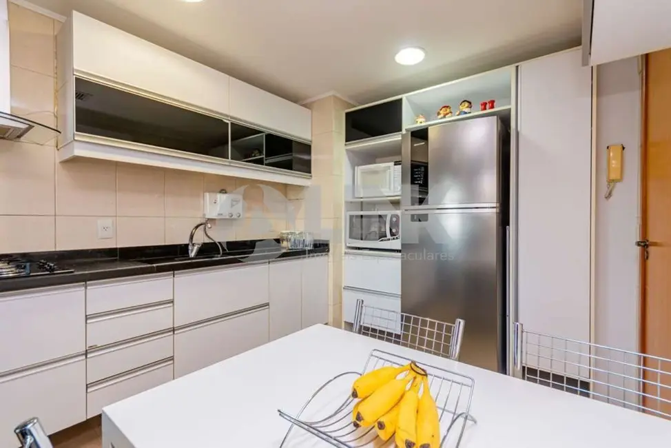 Apartamento com 3 quartos à venda, 103m2 em Menino Deus, Porto Alegre - RS - imagem 8 Foto 8 de Apartamento com 3 quartos à venda, 103m2 em Menino Deus, Porto Alegre - RS