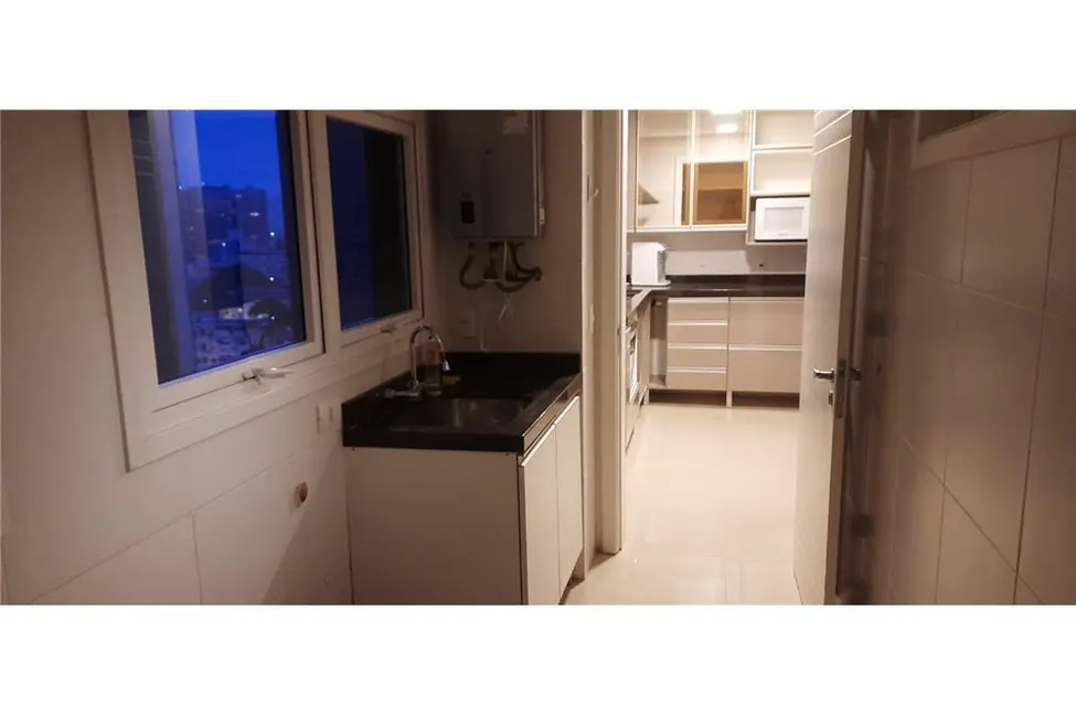 Apartamento com 3 quartos à venda, 128m2 em Menino Deus, Porto Alegre - RS - imagem 8 Foto 8 de Apartamento com 3 quartos à venda, 128m2 em Menino Deus, Porto Alegre - RS