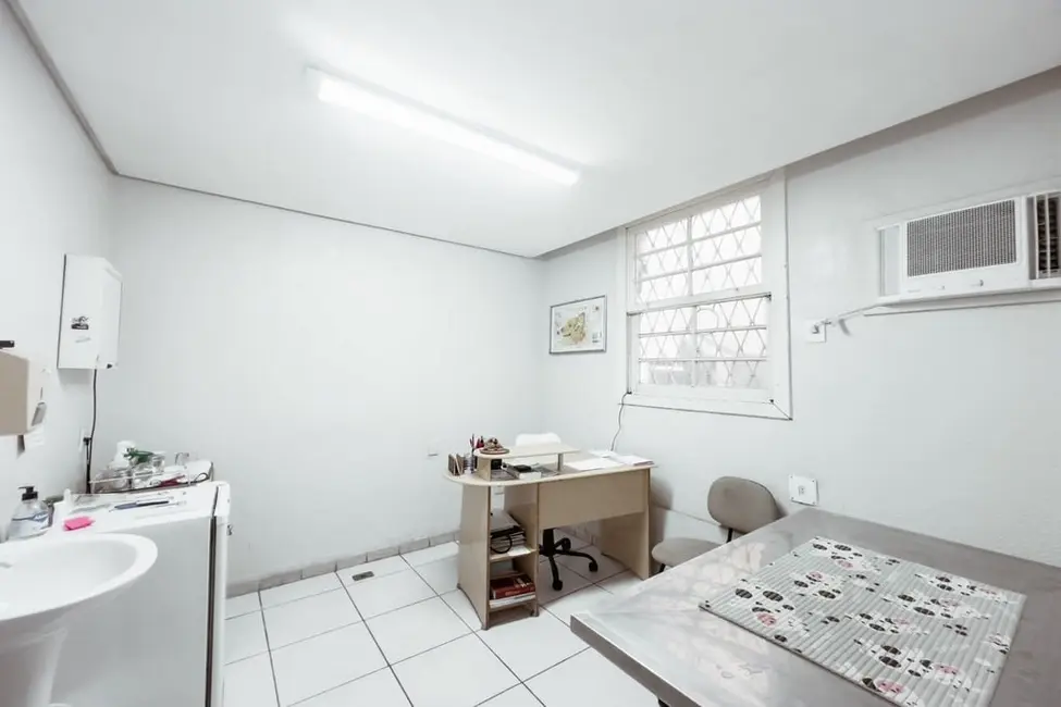 Casa com 3 quartos à venda, 240m2 em Petrópolis, Porto Alegre - RS - imagem 9 Foto 9 de Casa com 3 quartos à venda, 240m2 em Petrópolis, Porto Alegre - RS