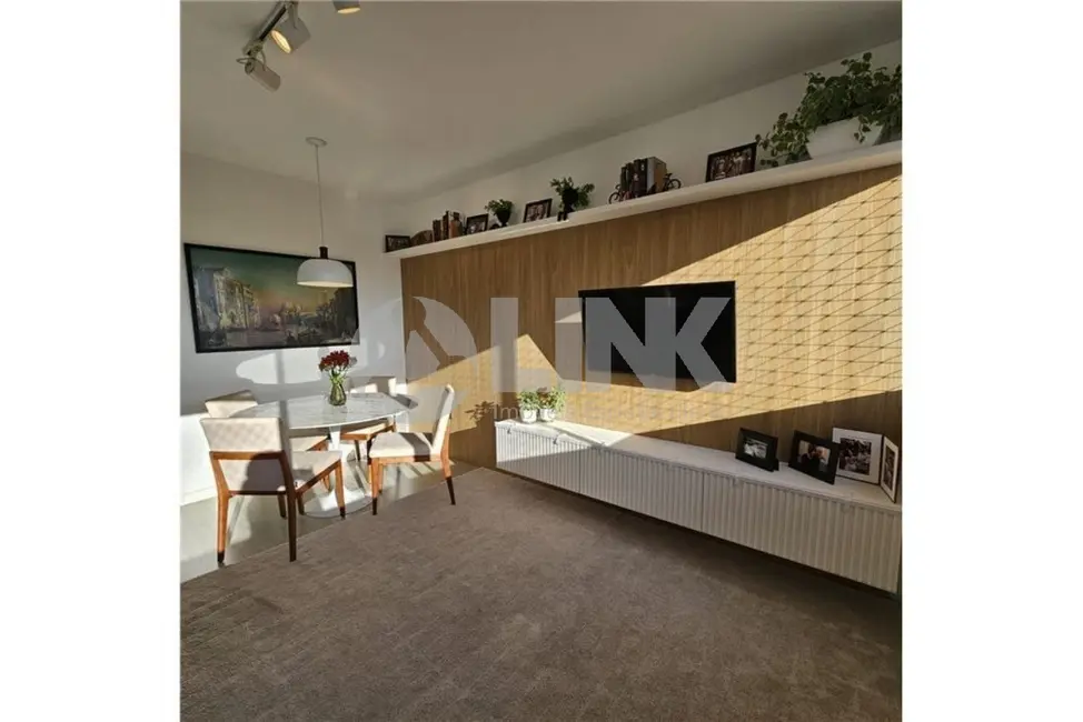 Foto 2 de Apartamento com 3 quartos à venda, 70m2 em Passo da Areia, Porto Alegre - RS