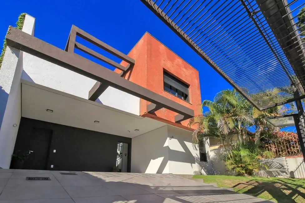 Casa com 3 quartos à venda, 236m2 em Glória, Porto Alegre - RS - imagem 2 Foto 2 de Casa com 3 quartos à venda, 236m2 em Glória, Porto Alegre - RS