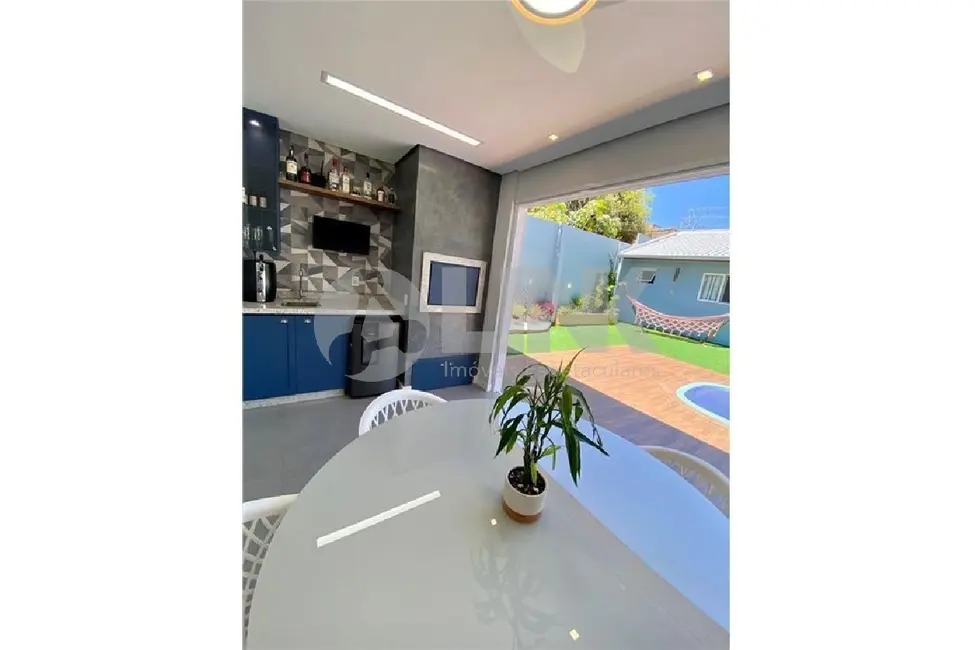 Casa com 3 quartos à venda, 207m2 em Teresópolis, Porto Alegre - RS - imagem 7 Foto 7 de Casa com 3 quartos à venda, 207m2 em Teresópolis, Porto Alegre - RS