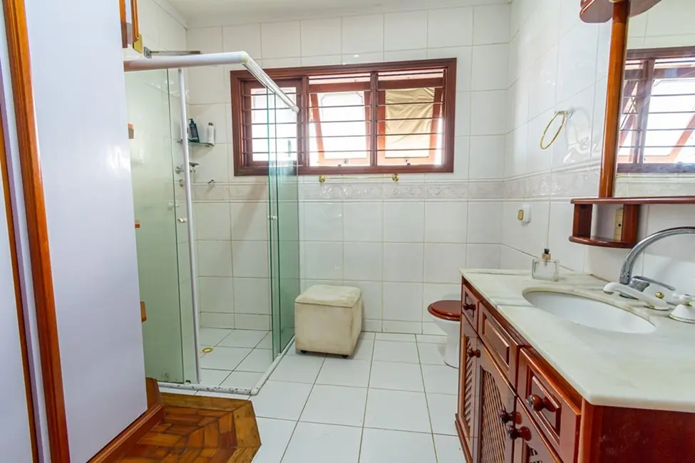 Casa com 4 quartos à venda, 220m2 em São José, Canoas - RS - imagem 2 Foto 2 de Casa com 4 quartos à venda, 220m2 em São José, Canoas - RS