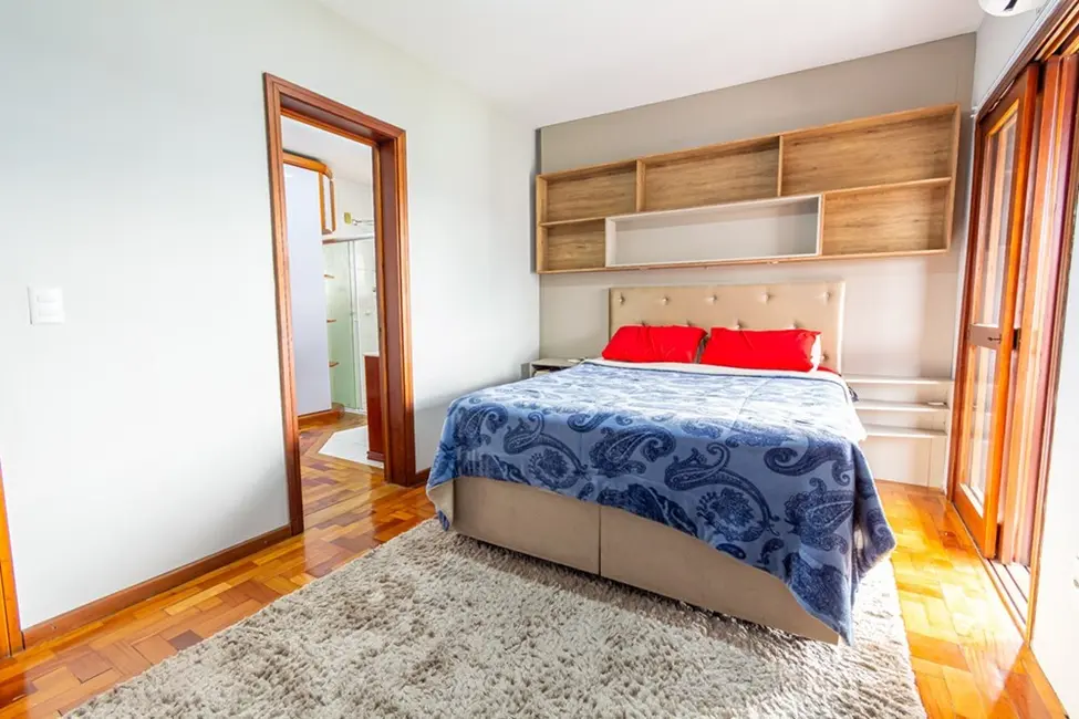 Casa com 4 quartos à venda, 220m2 em São José, Canoas - RS - imagem 8 Foto 8 de Casa com 4 quartos à venda, 220m2 em São José, Canoas - RS