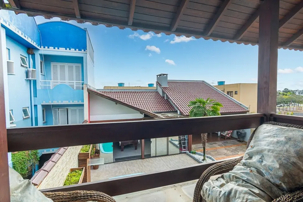 Casa com 4 quartos à venda, 220m2 em São José, Canoas - RS - imagem 3 Foto 3 de Casa com 4 quartos à venda, 220m2 em São José, Canoas - RS