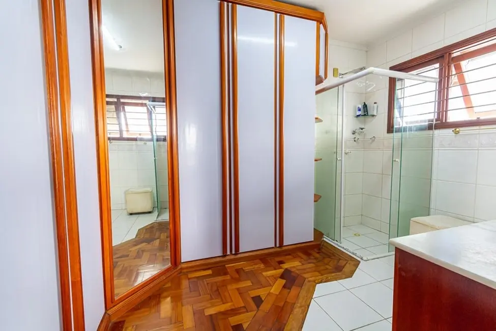 Casa com 4 quartos à venda, 220m2 em São José, Canoas - RS - imagem 9 Foto 9 de Casa com 4 quartos à venda, 220m2 em São José, Canoas - RS