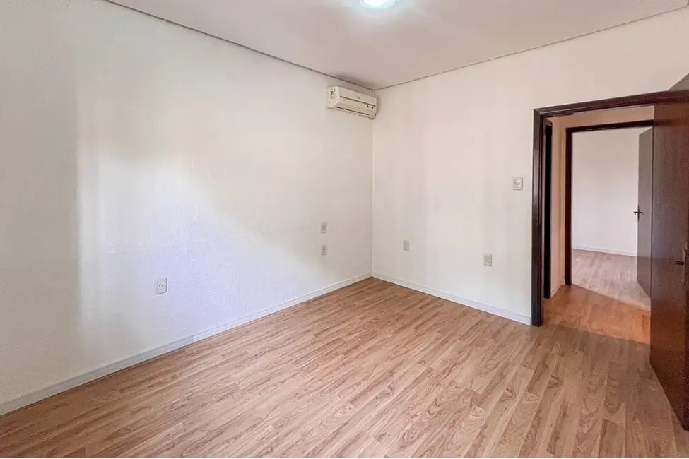 Casa com 4 quartos à venda, 149m2 em Harmonia, Canoas - RS - imagem 5 Foto 5 de Casa com 4 quartos à venda, 149m2 em Harmonia, Canoas - RS