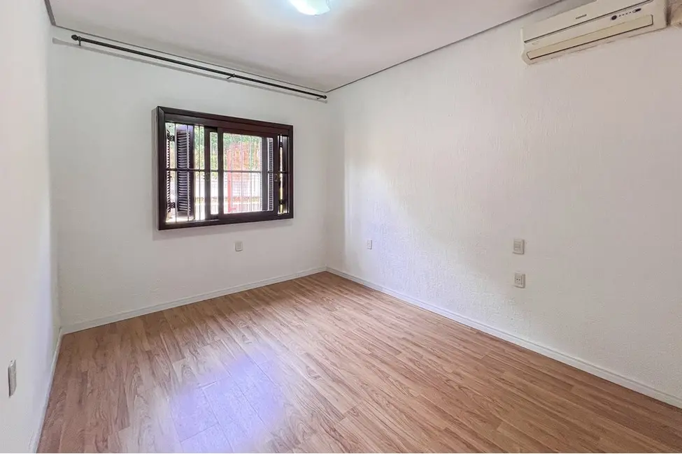 Casa com 4 quartos à venda, 149m2 em Harmonia, Canoas - RS - imagem 4 Foto 4 de Casa com 4 quartos à venda, 149m2 em Harmonia, Canoas - RS