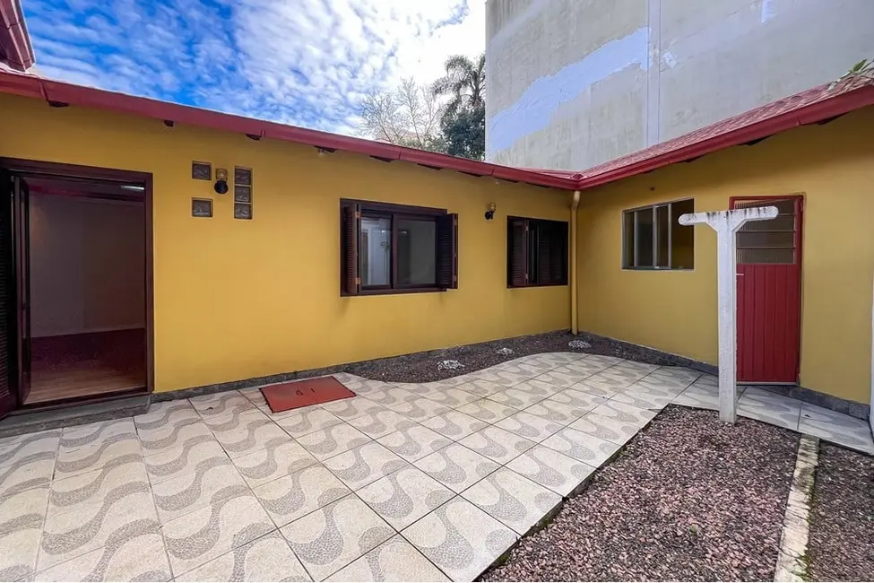 Casa com 4 quartos à venda, 149m2 em Harmonia, Canoas - RS - imagem 8 Foto 8 de Casa com 4 quartos à venda, 149m2 em Harmonia, Canoas - RS