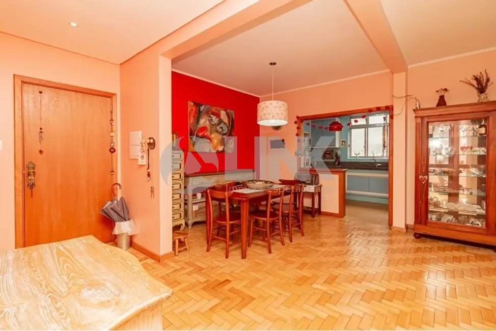 Apartamento com 3 quartos à venda, 124m2 em Moinhos de Vento, Porto Alegre - RS - imagem 6 Foto 6 de Apartamento com 3 quartos à venda, 124m2 em Moinhos de Vento, Porto Alegre - RS