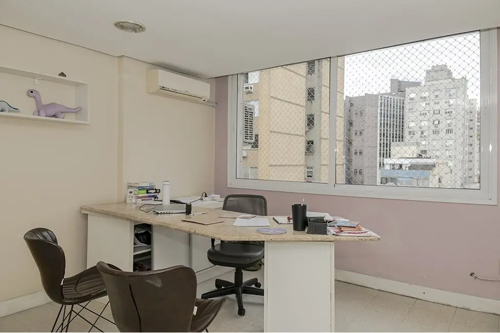 Sala Comercial à venda, 190m2 em Centro Histórico, Porto Alegre - RS - imagem 4 Foto 4 de Sala Comercial à venda, 190m2 em Centro Histórico, Porto Alegre - RS