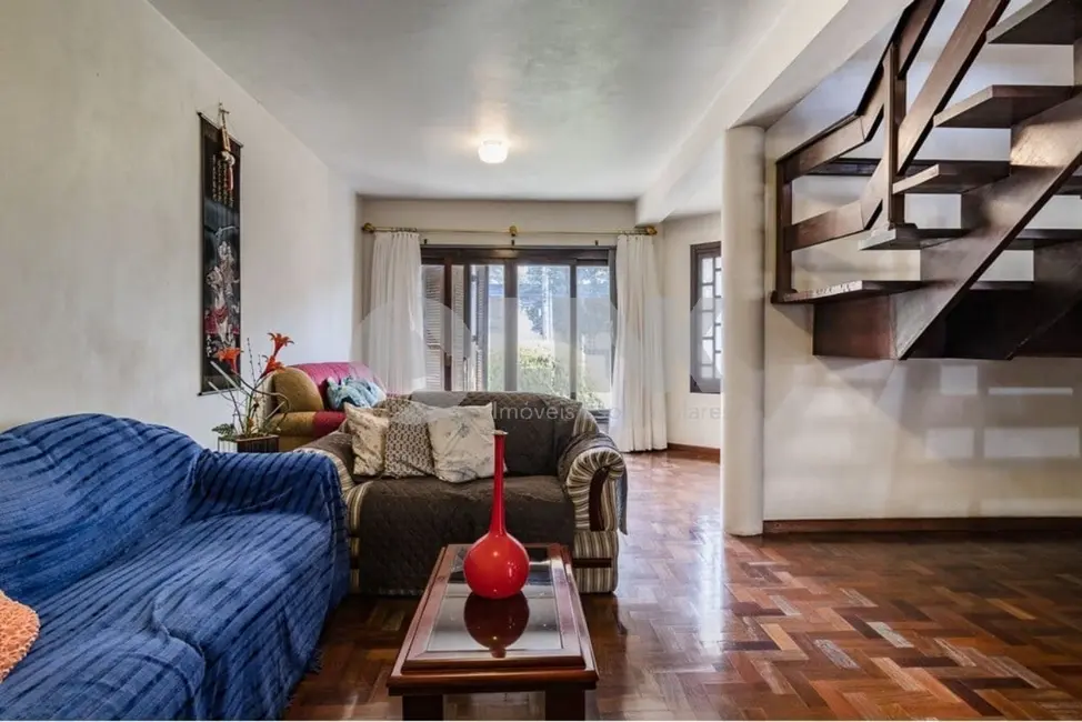 Casa com 4 quartos à venda, 319m2 em Cristo Redentor, Porto Alegre - RS - imagem 3 Foto 3 de Casa com 4 quartos à venda, 319m2 em Cristo Redentor, Porto Alegre - RS