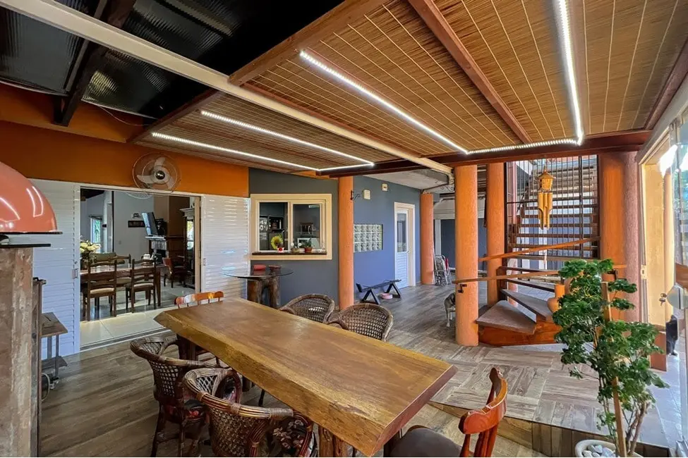 Casa com 4 quartos à venda, 200m2 em Igara, Canoas - RS - imagem 4 Foto 4 de Casa com 4 quartos à venda, 200m2 em Igara, Canoas - RS