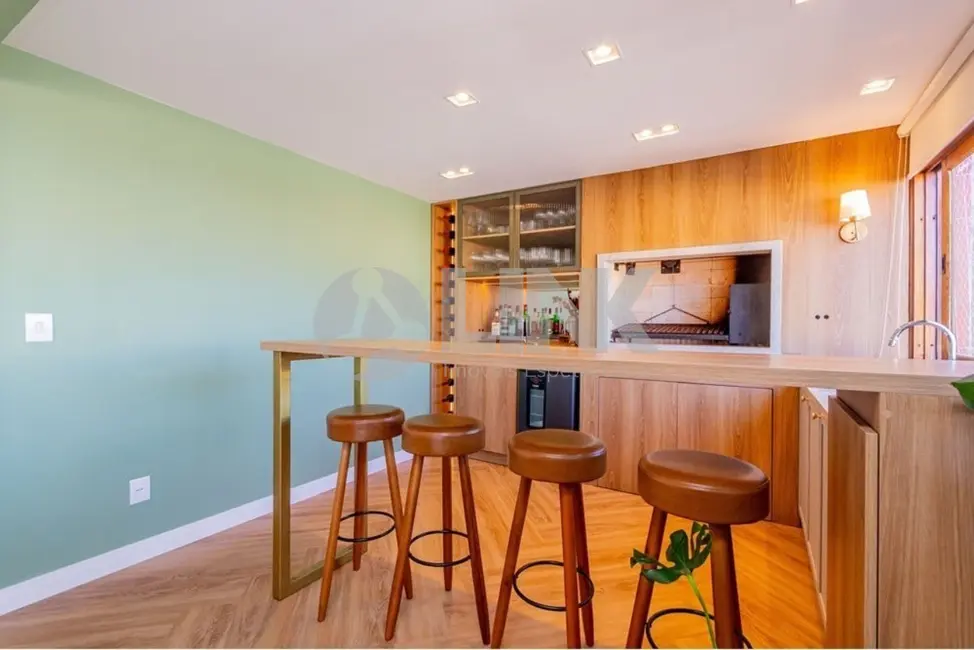 Apartamento com 3 quartos à venda, 120m2 em Menino Deus, Porto Alegre - RS - imagem 4 Foto 4 de Apartamento com 3 quartos à venda, 120m2 em Menino Deus, Porto Alegre - RS