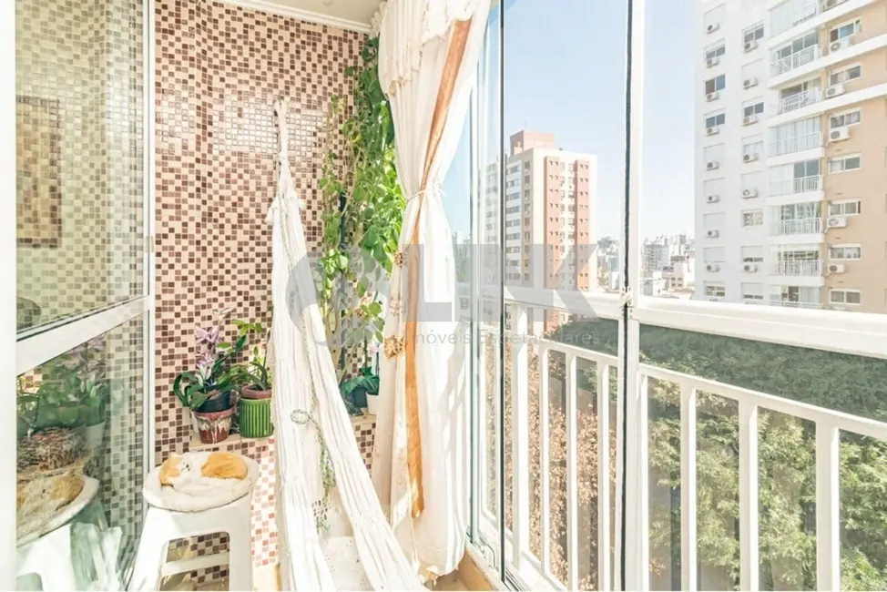 Apartamento com 2 quartos à venda, 84m2 em Passo da Areia, Porto Alegre - RS - imagem 4 Foto 4 de Apartamento com 2 quartos à venda, 84m2 em Passo da Areia, Porto Alegre - RS
