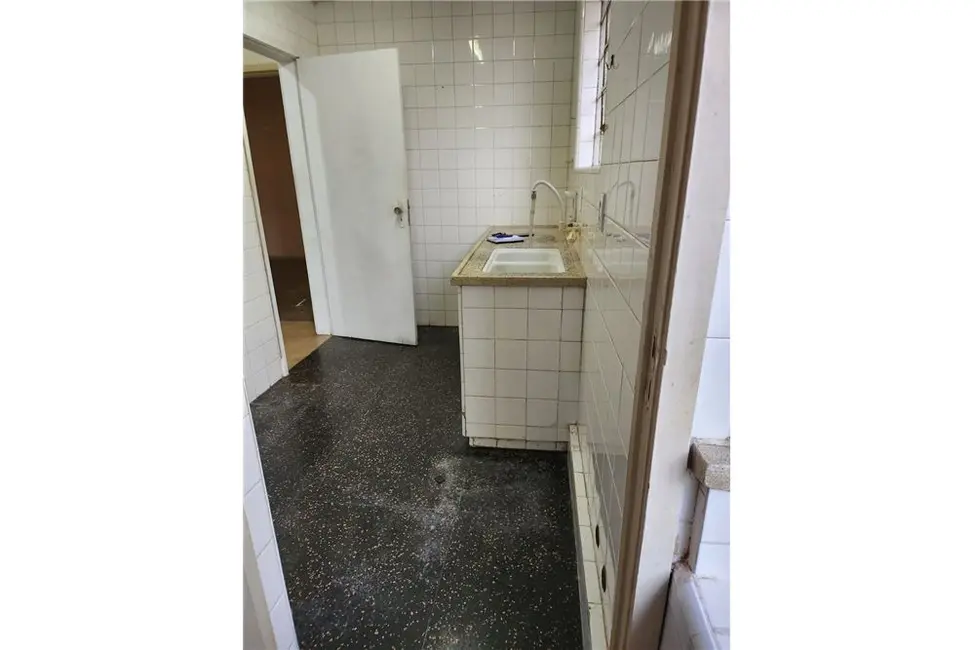 Apartamento com 2 quartos à venda, 76m2 em Centro Histórico, Porto Alegre - RS - imagem 3 Foto 3 de Apartamento com 2 quartos à venda, 76m2 em Centro Histórico, Porto Alegre - RS