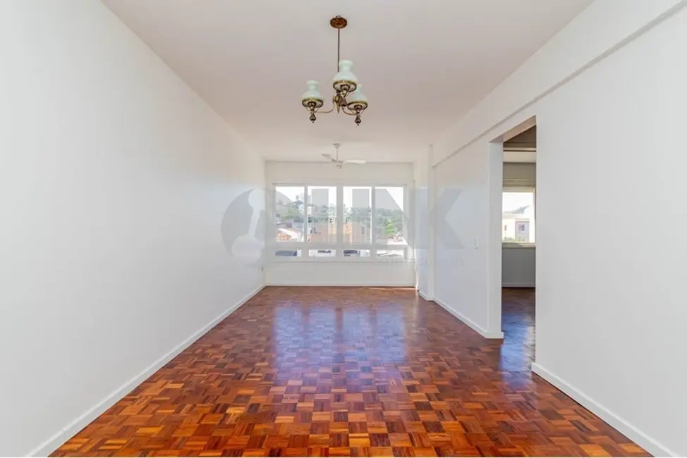 Foto 2 de Apartamento com 2 quartos à venda, 81m2 em Medianeira, Porto Alegre - RS