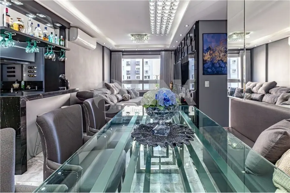 Apartamento com 2 quartos à venda, 66m2 em São Sebastião, Porto Alegre - RS - imagem 3 Foto 3 de Apartamento com 2 quartos à venda, 66m2 em São Sebastião, Porto Alegre - RS