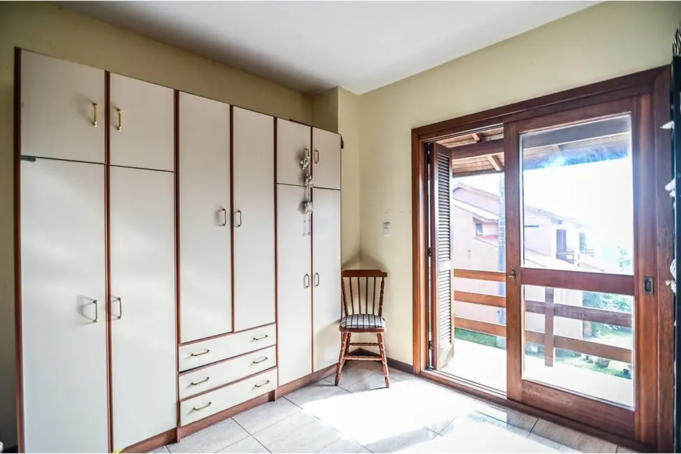 Foto 2 de Casa com 2 quartos à venda, 166m2 em Serraria, Porto Alegre - RS