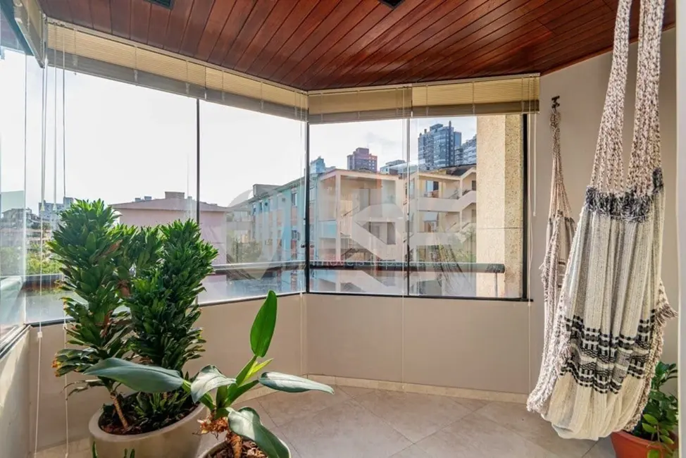 Foto 9 de Apartamento com 3 quartos à venda, 158m2 em Rio Branco, Porto Alegre - RS