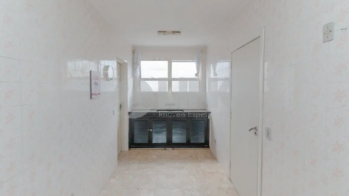 Apartamento com 3 quartos à venda, 107m2 em Moinhos de Vento, Porto Alegre - RS - imagem 5 Foto 5 de Apartamento com 3 quartos à venda, 107m2 em Moinhos de Vento, Porto Alegre - RS