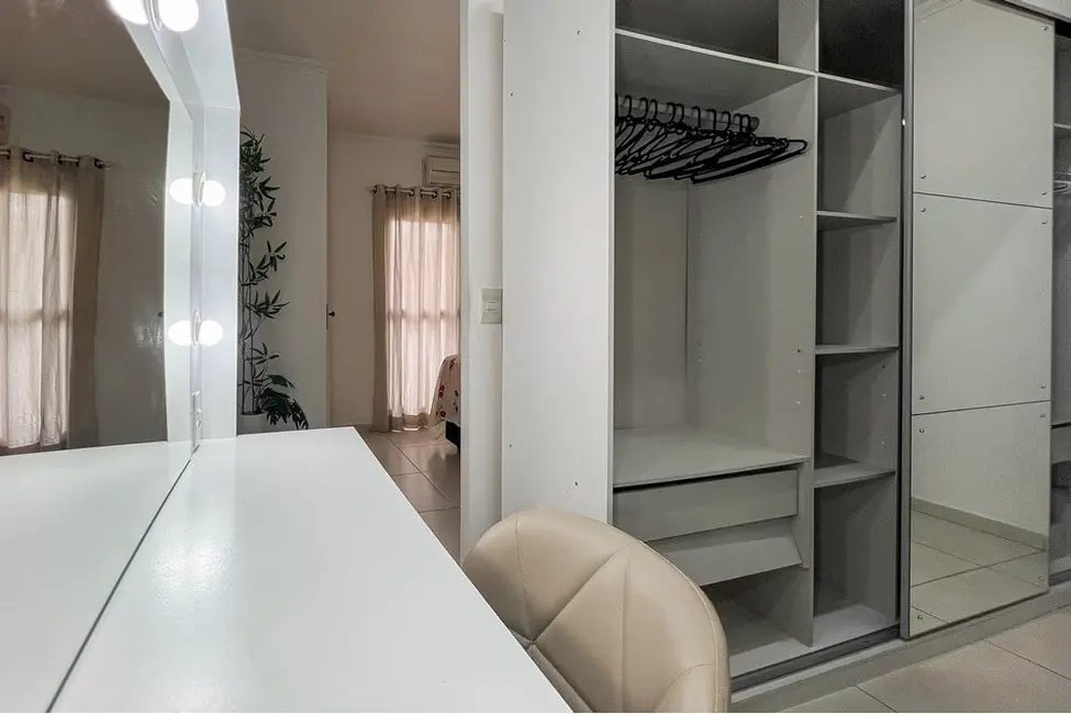 Casa com 3 quartos à venda, 107m2 em Igara, Canoas - RS - imagem 5 Foto 5 de Casa com 3 quartos à venda, 107m2 em Igara, Canoas - RS