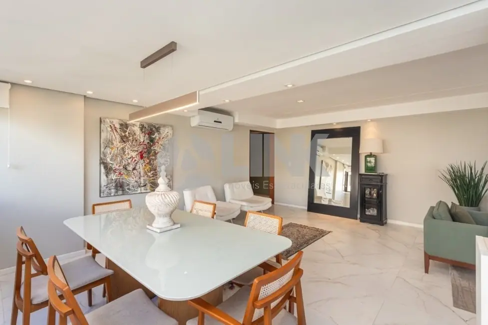 Apartamento com 3 quartos à venda, 143m2 em Petrópolis, Porto Alegre - RS - imagem 9 Foto 9 de Apartamento com 3 quartos à venda, 143m2 em Petrópolis, Porto Alegre - RS