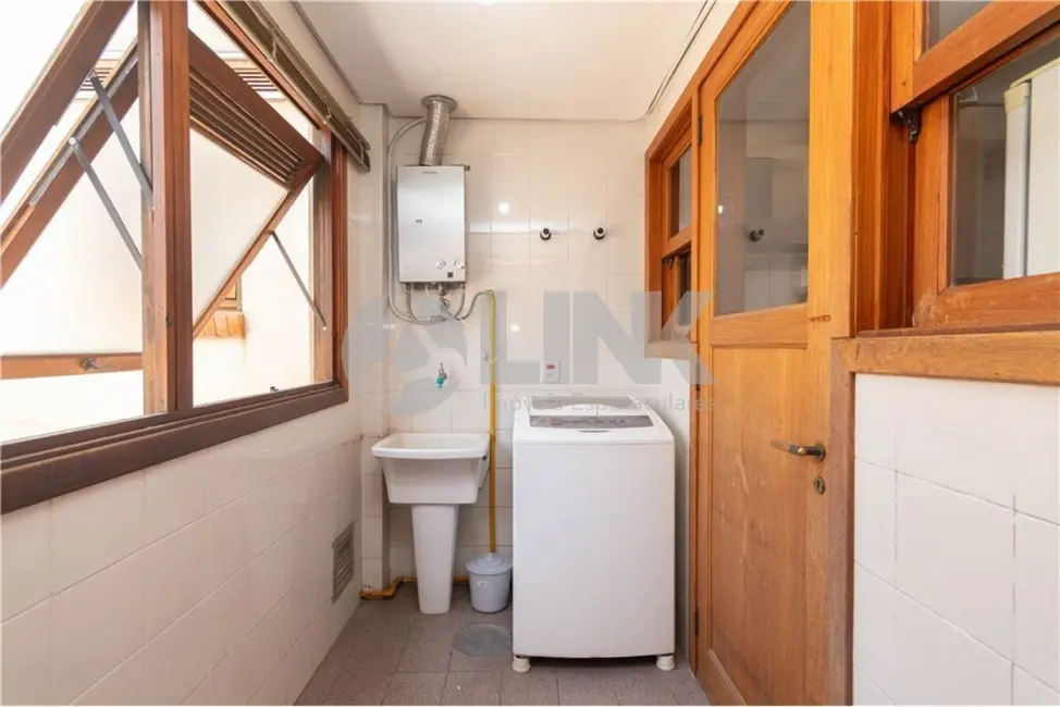 Apartamento com 3 quartos à venda, 237m2 em Moinhos de Vento, Porto Alegre - RS - imagem 8 Foto 8 de Apartamento com 3 quartos à venda, 237m2 em Moinhos de Vento, Porto Alegre - RS