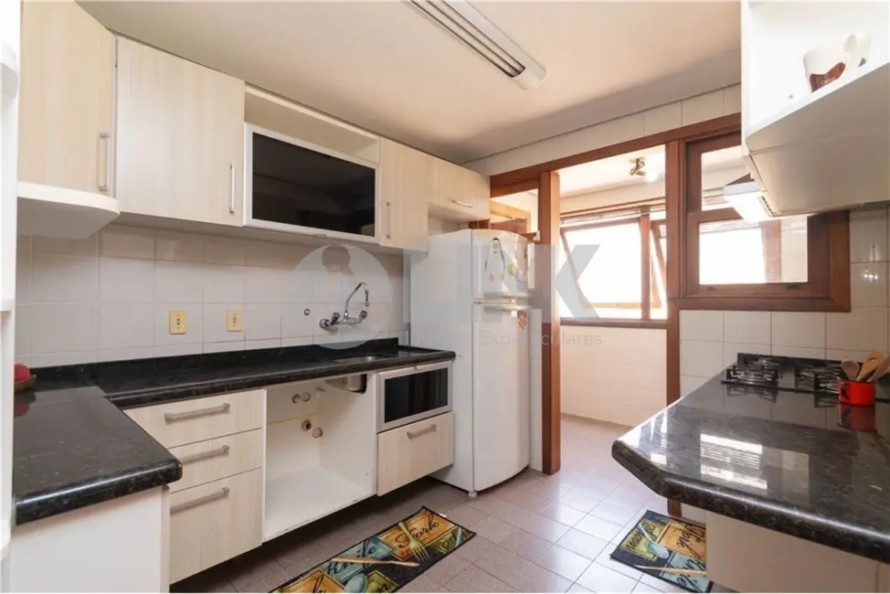 Apartamento com 3 quartos à venda, 237m2 em Moinhos de Vento, Porto Alegre - RS - imagem 6 Foto 6 de Apartamento com 3 quartos à venda, 237m2 em Moinhos de Vento, Porto Alegre - RS