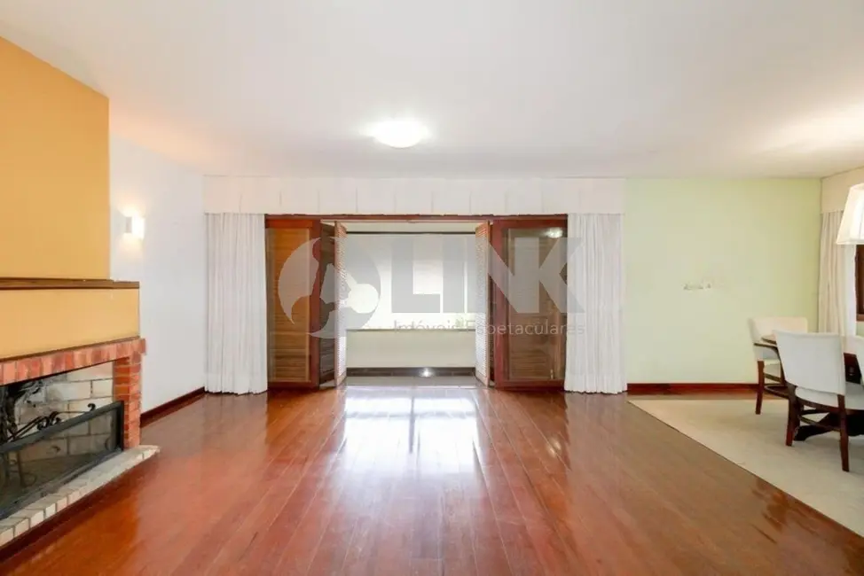 Casa com 3 quartos à venda, 280m2 em Chácara das Pedras, Porto Alegre - RS - imagem 4 Foto 4 de Casa com 3 quartos à venda, 280m2 em Chácara das Pedras, Porto Alegre - RS