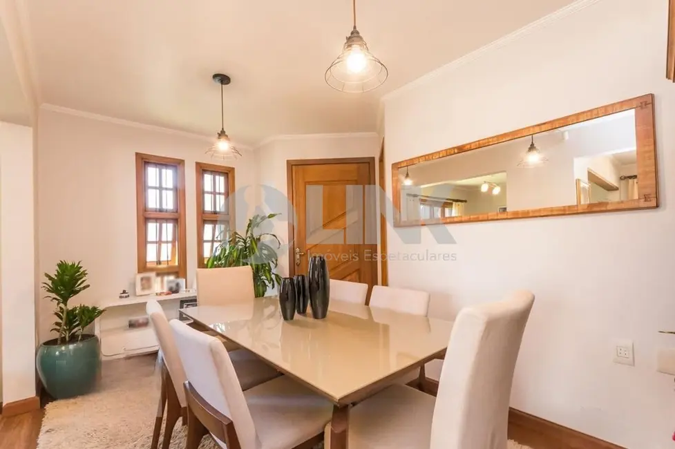 Casa com 3 quartos à venda, 185m2 em Chácara das Pedras, Porto Alegre - RS - imagem 6 Foto 6 de Casa com 3 quartos à venda, 185m2 em Chácara das Pedras, Porto Alegre - RS