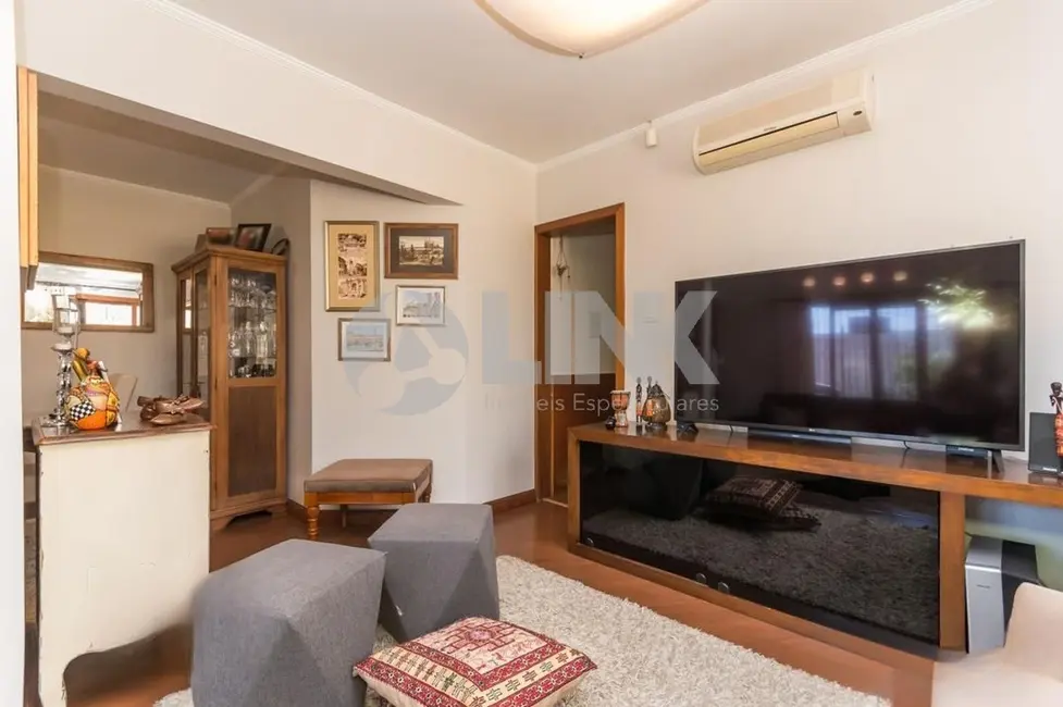 Casa com 3 quartos à venda, 185m2 em Chácara das Pedras, Porto Alegre - RS - imagem 4 Foto 4 de Casa com 3 quartos à venda, 185m2 em Chácara das Pedras, Porto Alegre - RS