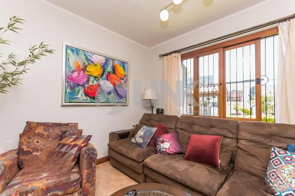 Casa com 3 quartos à venda, 185m2 em Chácara das Pedras, Porto Alegre - RS - imagem 3 Foto 3 de Casa com 3 quartos à venda, 185m2 em Chácara das Pedras, Porto Alegre - RS