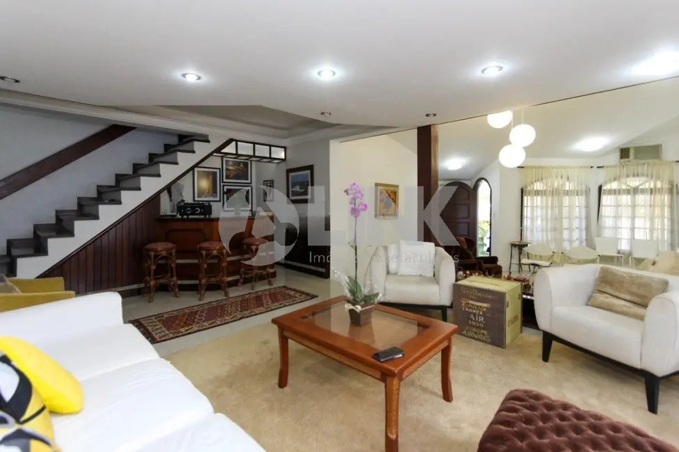 Foto 8 de Casa com 3 quartos à venda, 300m2 em Chácara das Pedras, Porto Alegre - RS