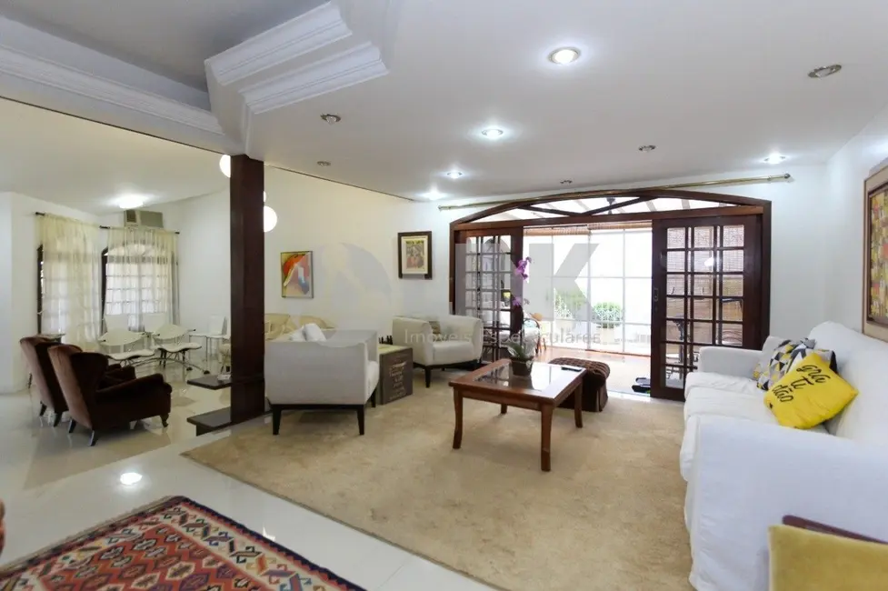 Foto 3 de Casa com 3 quartos à venda, 300m2 em Chácara das Pedras, Porto Alegre - RS