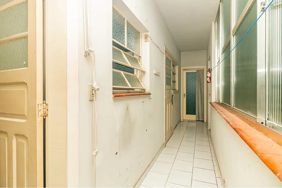 Apartamento com 3 quartos à venda, 149m2 em Centro Histórico, Porto Alegre - RS - imagem 6 Foto 6 de Apartamento com 3 quartos à venda, 149m2 em Centro Histórico, Porto Alegre - RS
